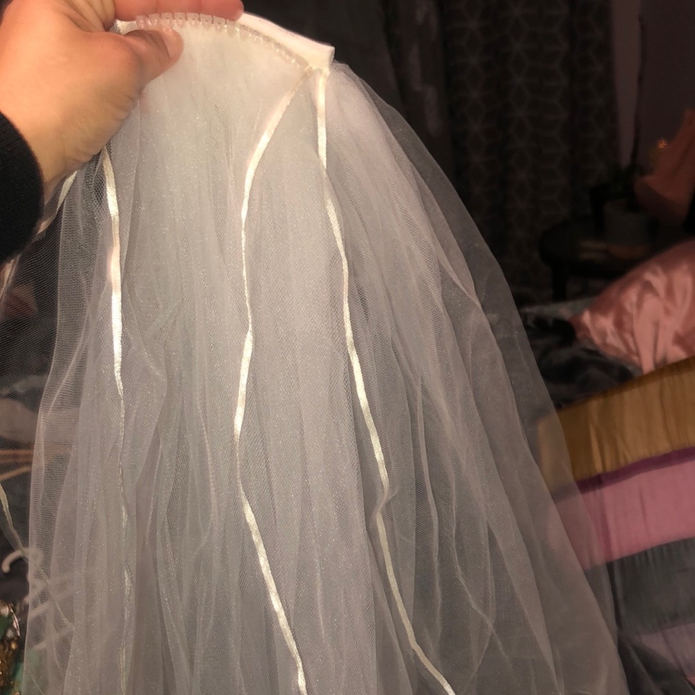 Wedding veil ivory with silk trim